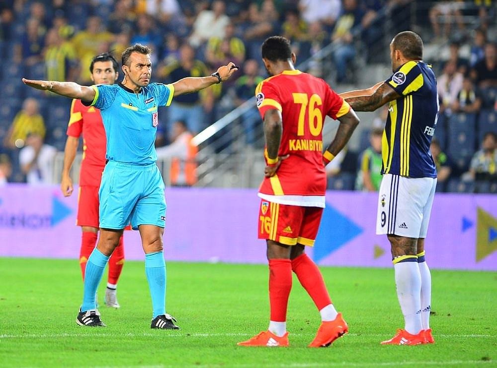 Hakemlerin asıl meslekleri şaşırttı