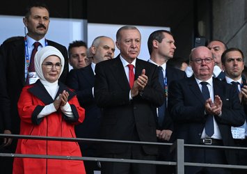 Başkan Erdoğan A Milli Takımı yalnız bırakmadı!
