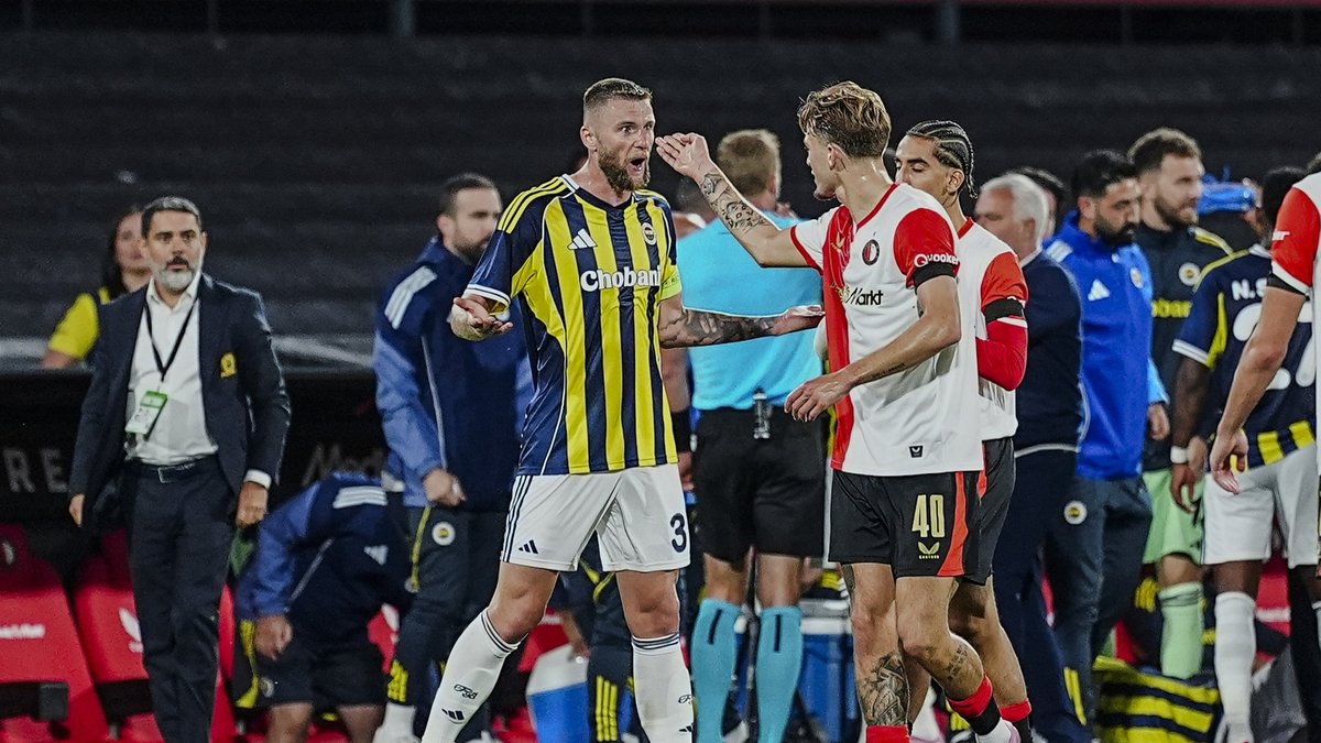 Hollanda basınında gündem Feyenoord-Fenerbahçe maçı! İşte atılan manşetler Hollanda basınında gündem Feyenoord-Fenerbahçe maçı! İşte atılan manşetler