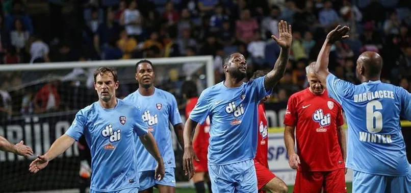 Futbolun yıldızları Darülaceze için oynadı