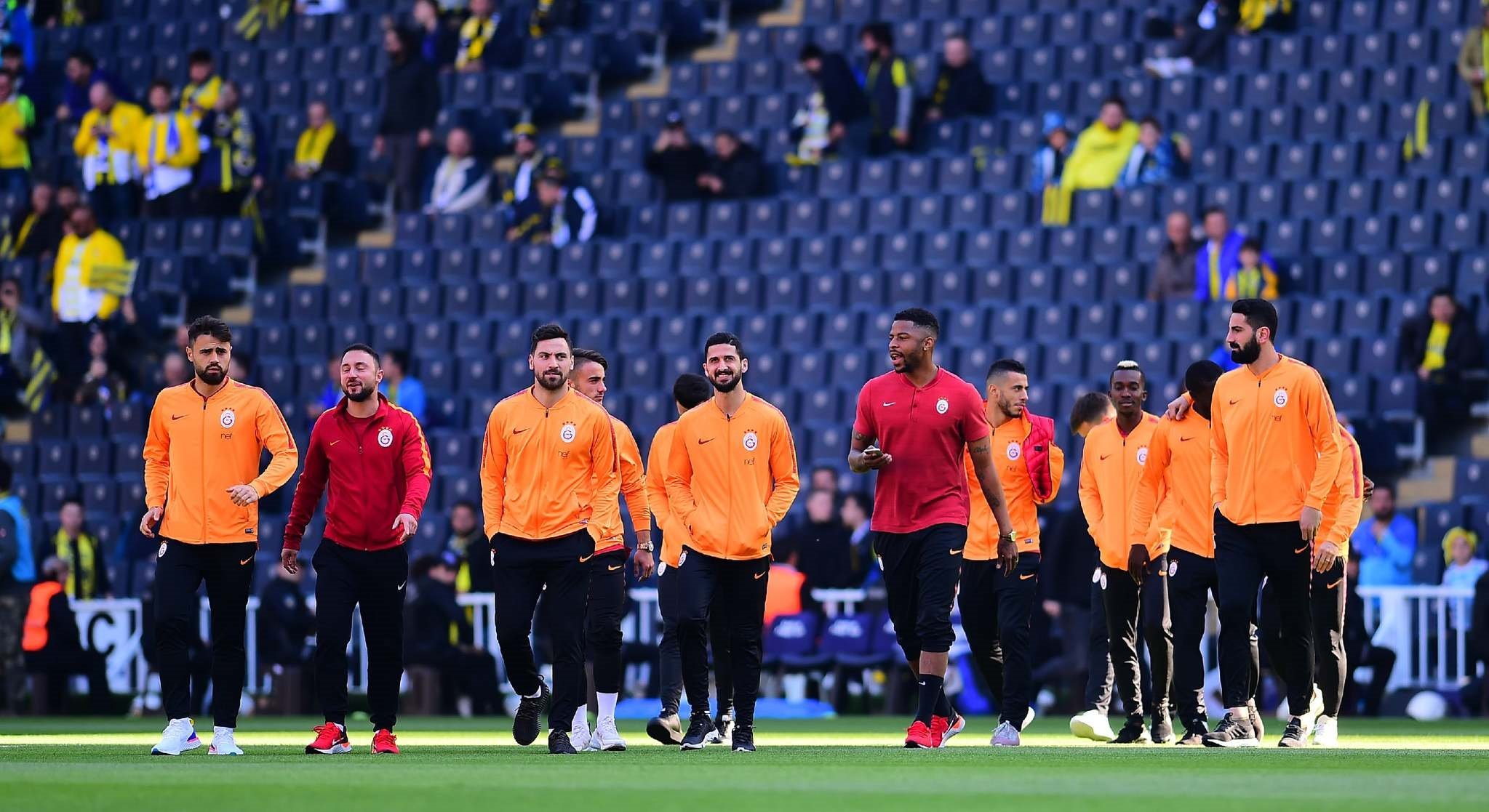 Fenerbahçe - Galatasaray maçı öncesi olay görüntüler ...