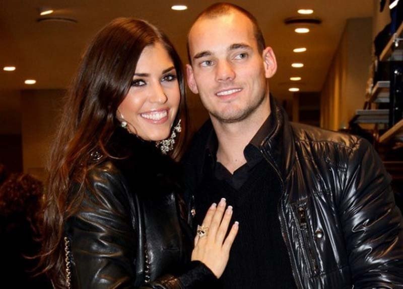 İşte ünlü futbolcuların eşleri veya sevgilileri