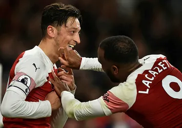 Mesut Özil attığı golle tarihe geçti!