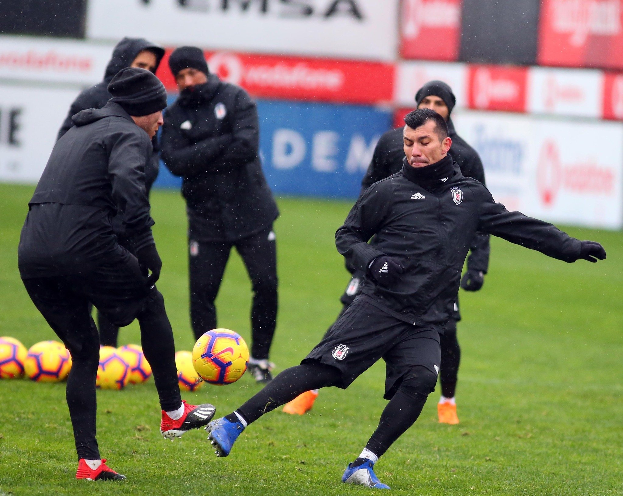 Beşiktaş’ın iki yıldızı derbide yok!