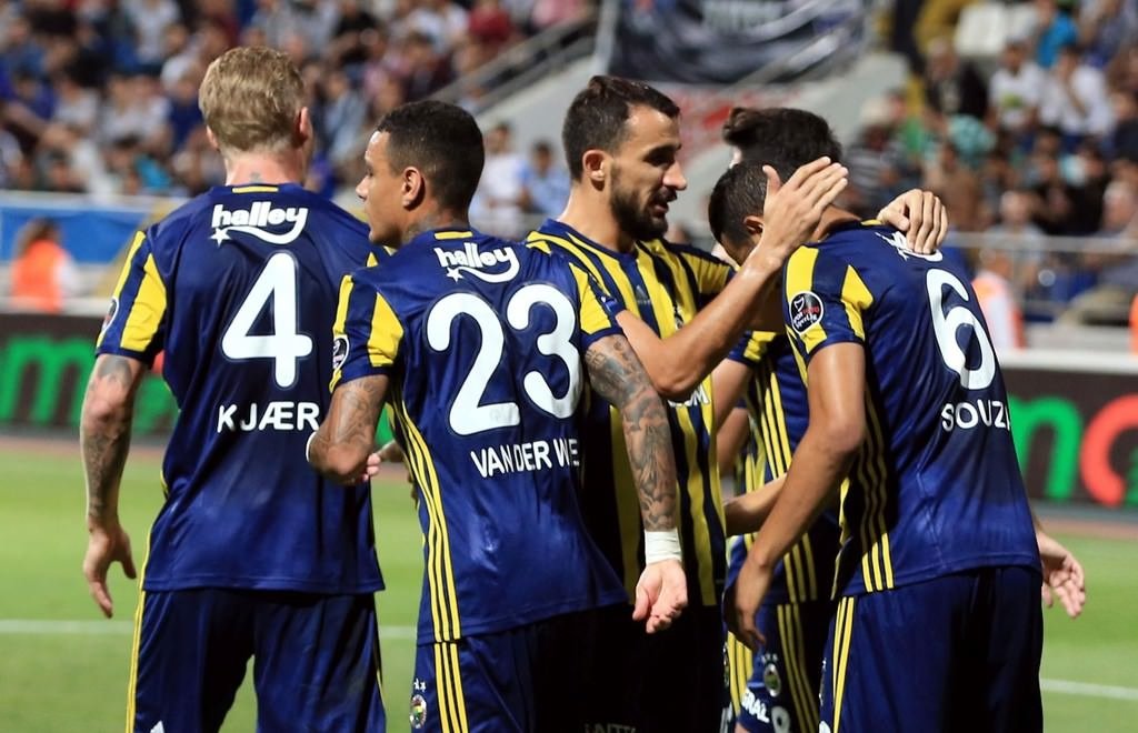 Kasımpaşa-Fenerbahçe karşılaşmasından kareler