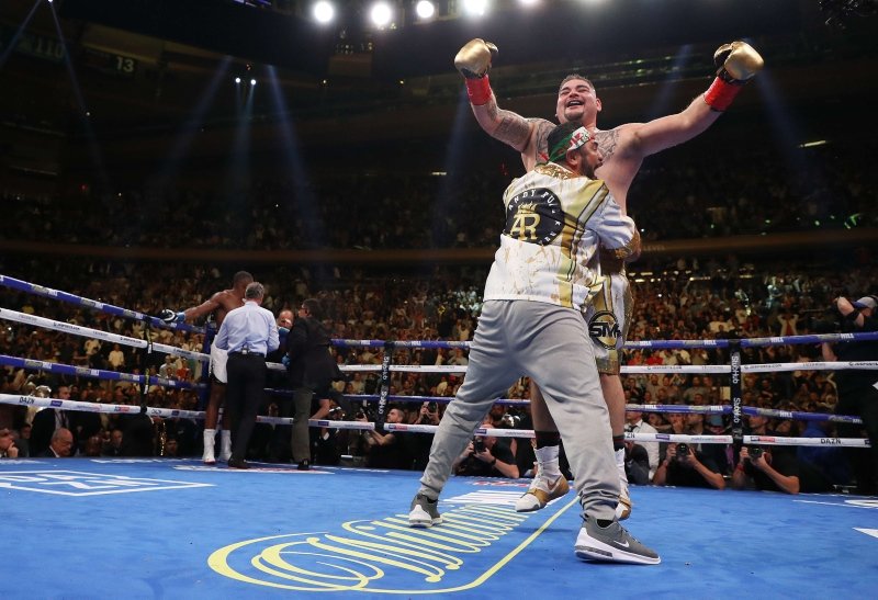 Anthony Joshua ilk yenilgisini aldı!