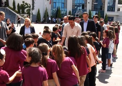 Mesut Özil öğrencilerle bir araya geldi!