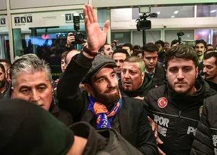 Arda Turan resmen Başakşehir'de