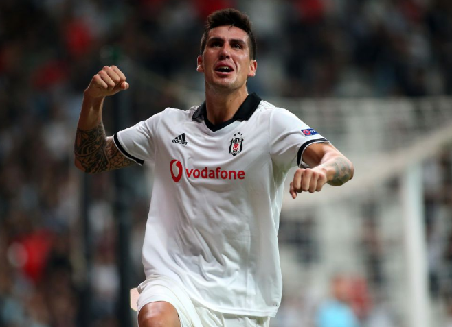 Beşiktaş’ta bir dönem kapanıyor! Tarihi kararlar peş peşe...