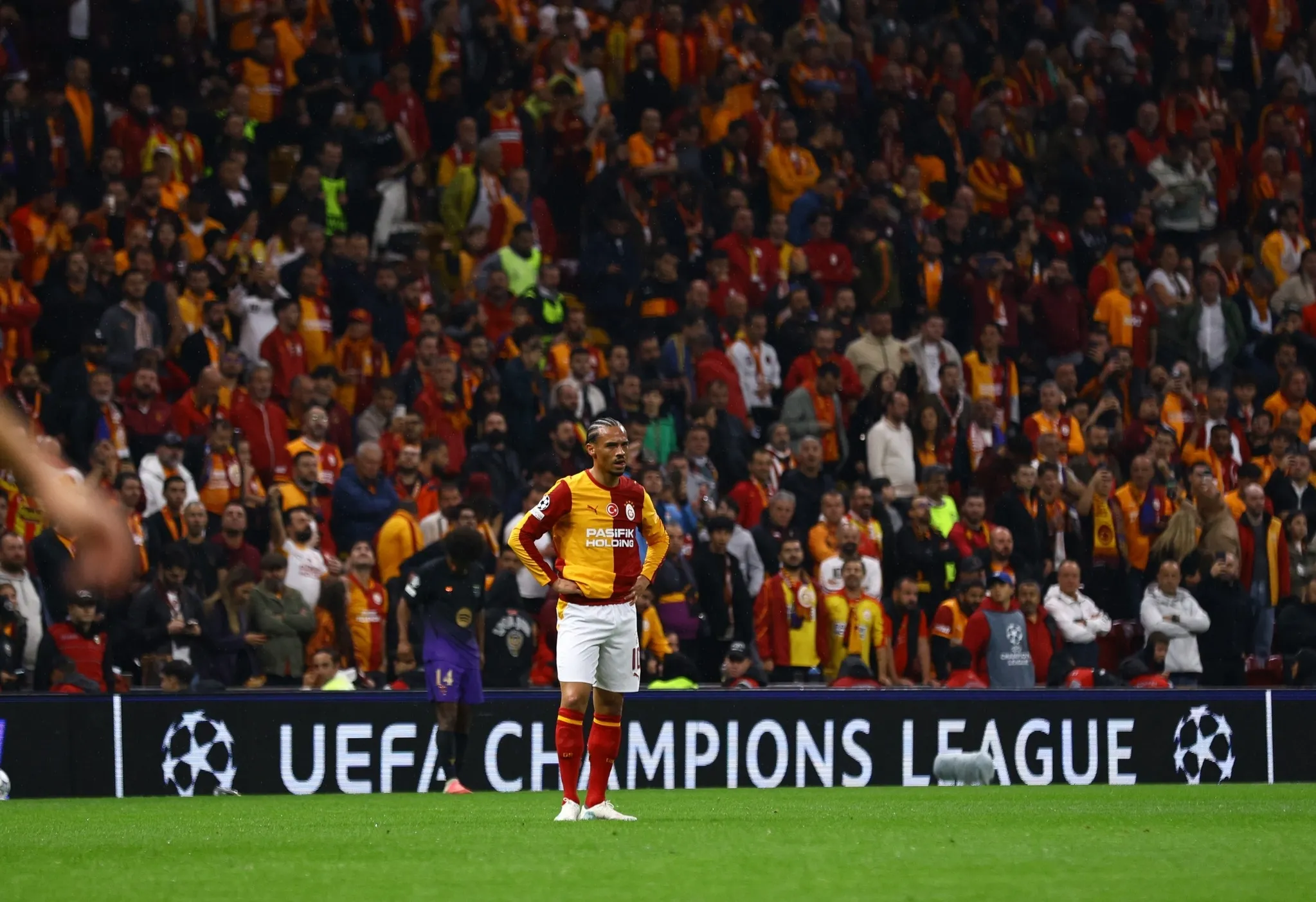 Henry, Galatasaray tribünlerinin atmosferini övdü