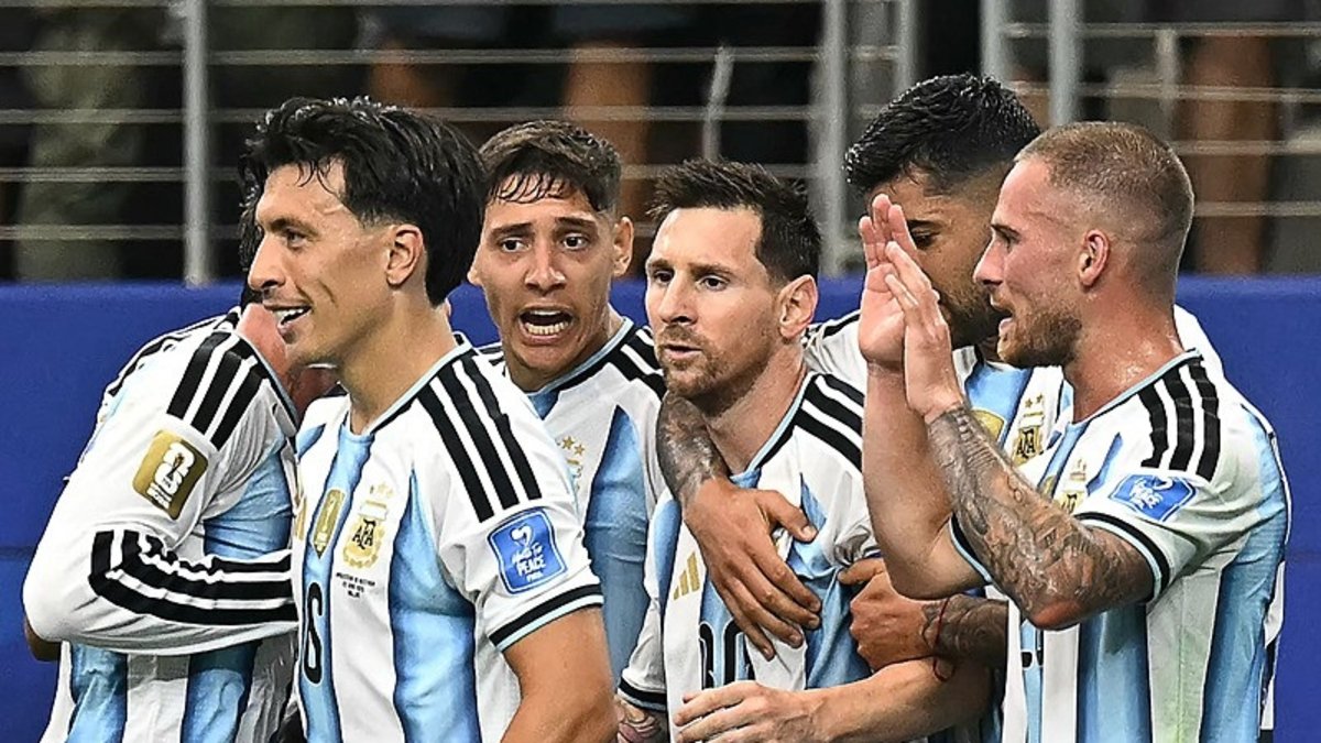 Arjantin Lionel Messi'nin tarihe geçtiği maçta Avusturya'yı 2-0 yenerek son 32'ye kaldı! İşte maçın özeti