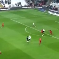 Hakem Barış Şimşek, Talisca’ya çarptı! İşte o anlar