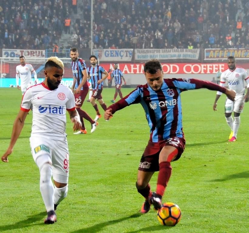 Trabzonspor-Antalyaspor karşılaşmasından kareler