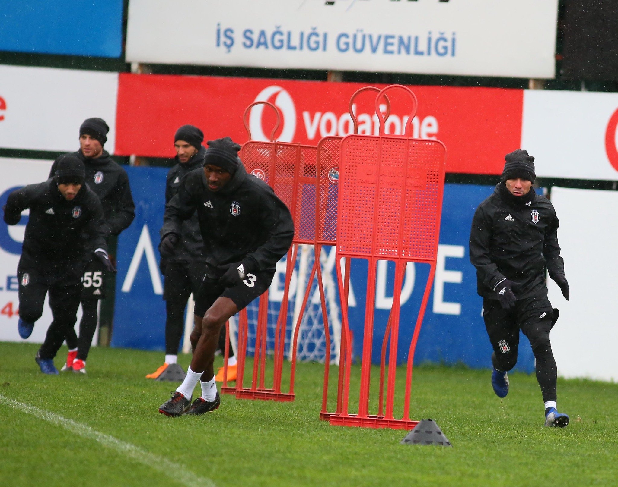 Beşiktaş’ın iki yıldızı derbide yok!