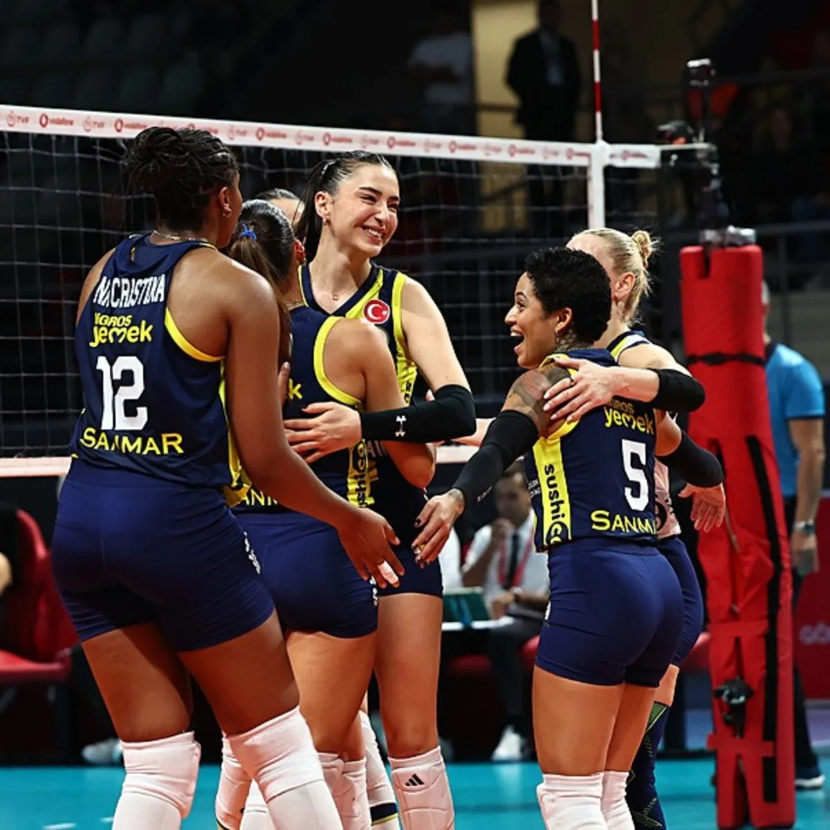 Fenerbahçe Medicana'dan Beşiktaş'a Karşı Muhteşem Geri Dönüş