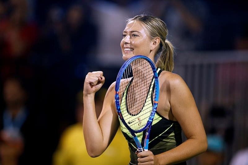 Ve Sharapova korta çıktı