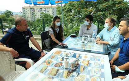 Son dakika Trabzonspor haberi: Abdullah Avcı’dan Mustafa Reşit Akçay’ın ailesine ziyaret