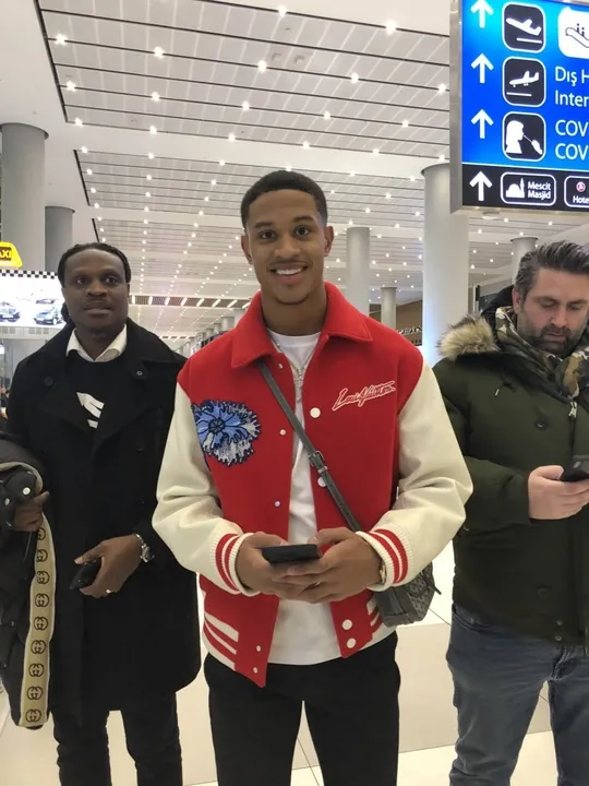 Fenerbahçe'nin yeni transferi Jayden Oosterwolde İstanbul'a geldi! - 1