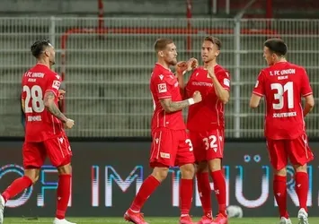 Augsburg galibiyetle başladı!