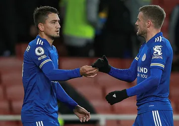 Arsenal'e Leicester darbesi! Cengiz Ünder...