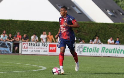 Trabzonspor’da stoper transferi için rota Fransa’ya döndü! Hedefteki isim Alexander Djiku!