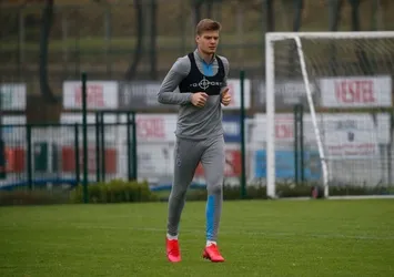 Sörloth Trabzonspor'u sırtlıyor