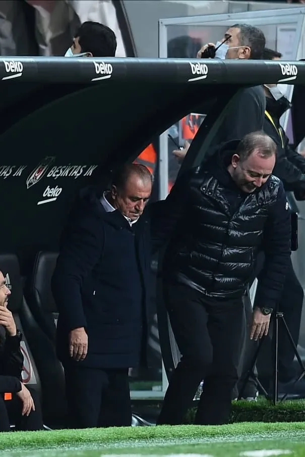 Beşiktaş - Galatasaray derbisinde Sergen Yalçın ve Fatih Terim'den samimi görüntüler! - 1