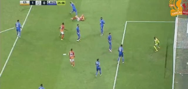 Eren Derdiyok Twitter’ı salladı