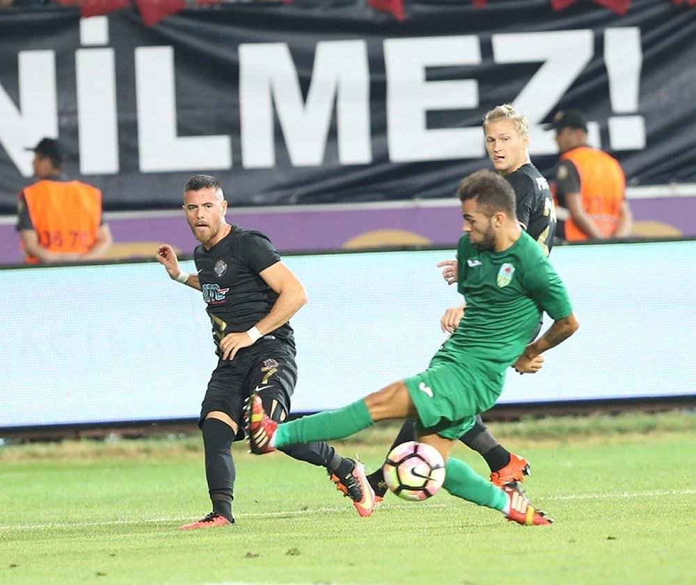 Osmanlıspor maçında anlamalı pankart