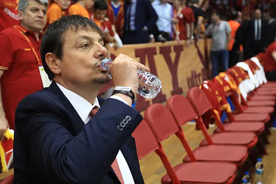 Ergin Ataman gitti sosyal medya sallandı