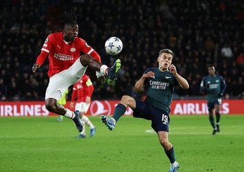 Arsenal ve PSV kol kola üst tura!