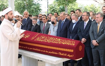 Başkan Recep Tayyip Erdoğan Göksel Gümüşdağ’ın annesinin cenazesine katıldı!