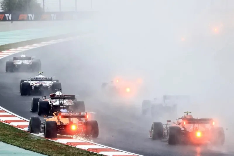 Formula 1 Türkiye Grand Prix'sinde heyecan başladı! İstanbul'da dev yarış CANLI - 6