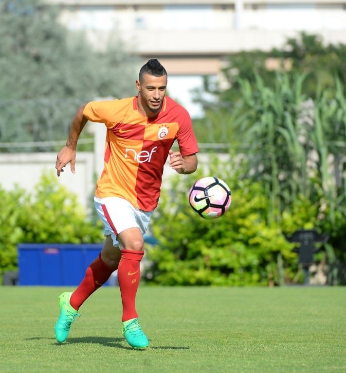 Taraftar sordu, Belhanda cevapladı