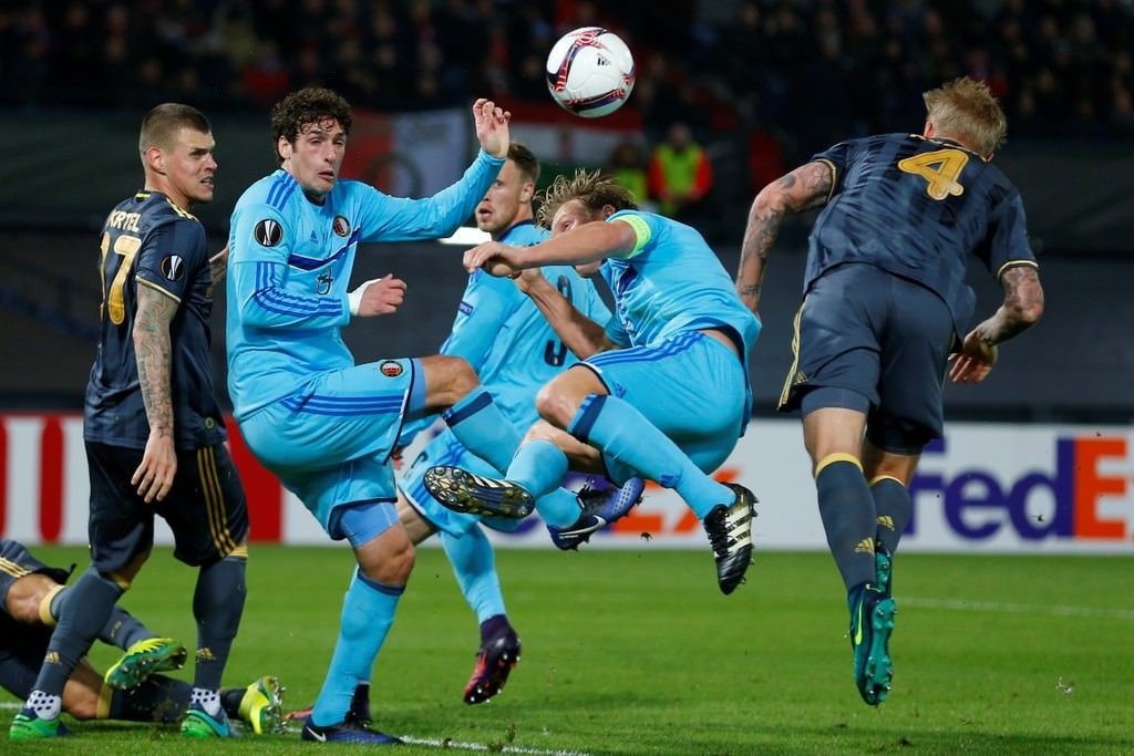 Feyenoord - Fenerbahçe mücadelesinden kareler