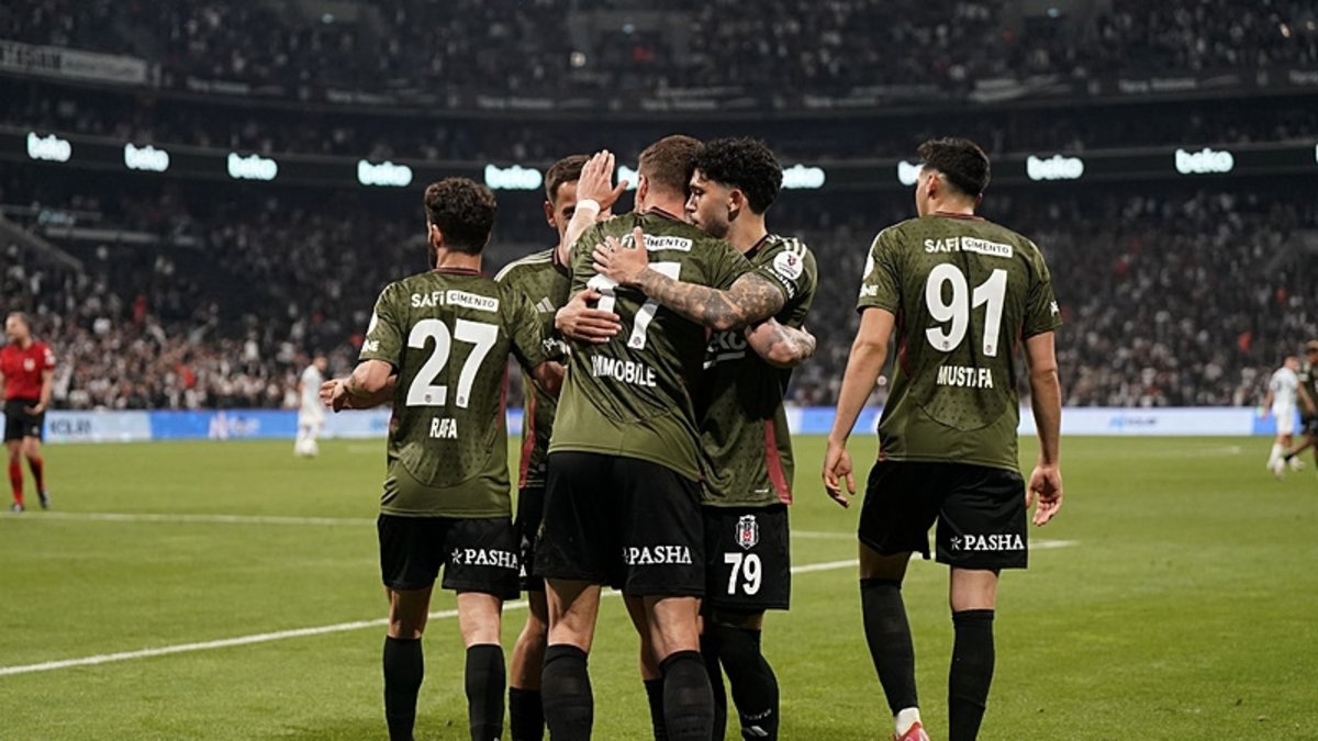Beşiktaş'ın Corendon Alanyaspor maçı kamp kadrosu açıklandı! Beşiktaş'ın Corendon Alanyaspor maçı kamp kadrosu açıklandı!