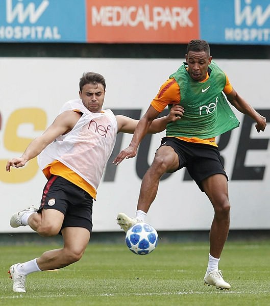 G.Saray antrenmanında Åampiyonlar Ligi topu sürprizi