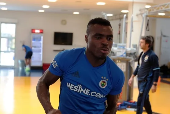 Emenike'den bir skandal daha