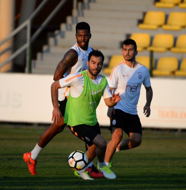 Xavi olacaktı yalan oldu!