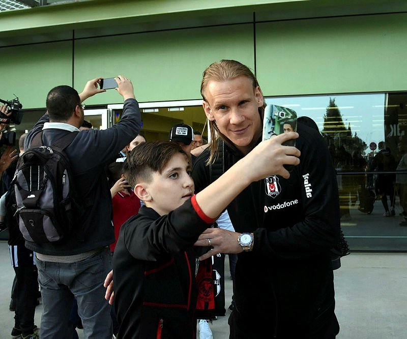 Beşiktaş’a İzmir’de çoşkulu karşılama!