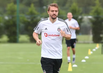 Caner Erkin imzaya kaldı