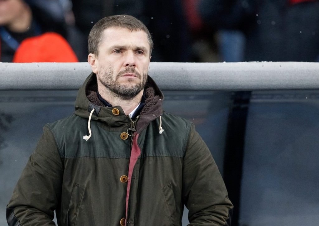 Dinamo Kiev taraftarı Beşiktaş bayrağı yaktı