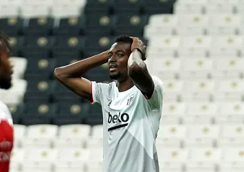 Mensah'ın acı kaybı!
