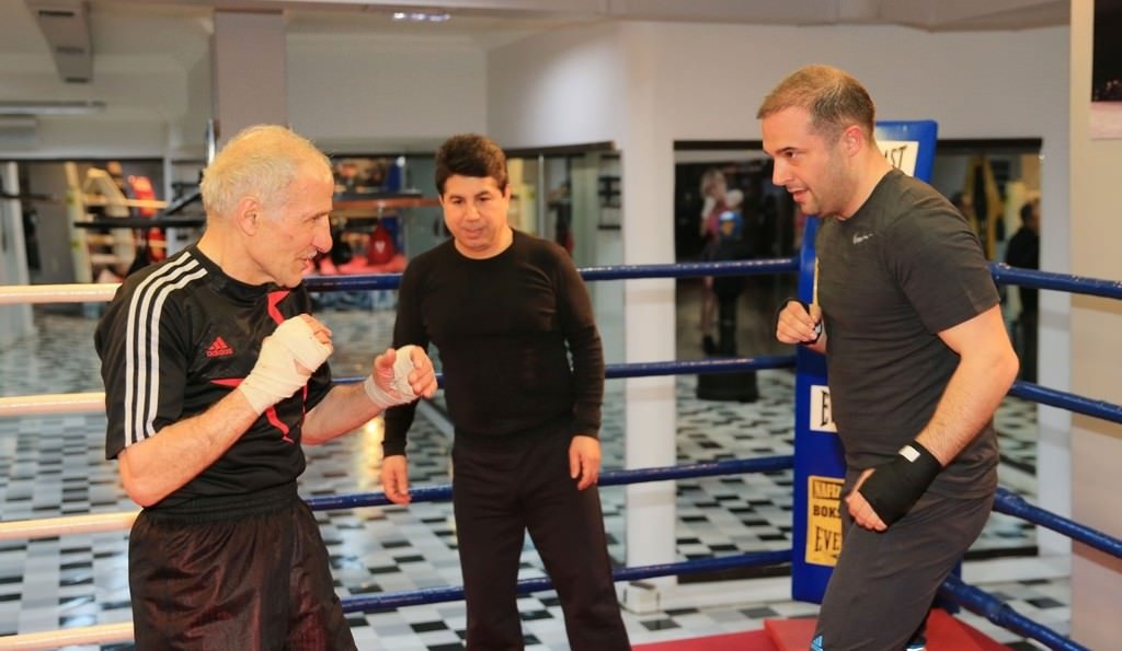 40 yıl sonra oğluyla ringe çıktı