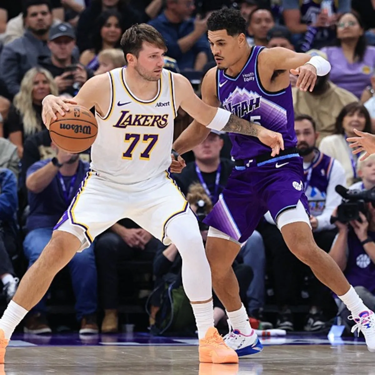 NBA'de Lakers, Doncic'in 52 sayısıyla Jazz'ı mağlup etti