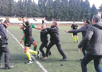 Amatör maçta çirkin saldırı