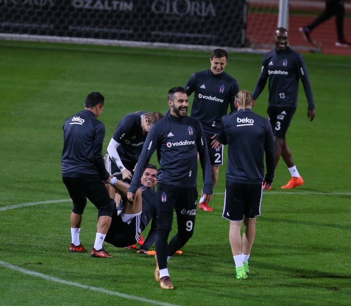 Beşiktaş Antalya’da tam kadro çalıştı