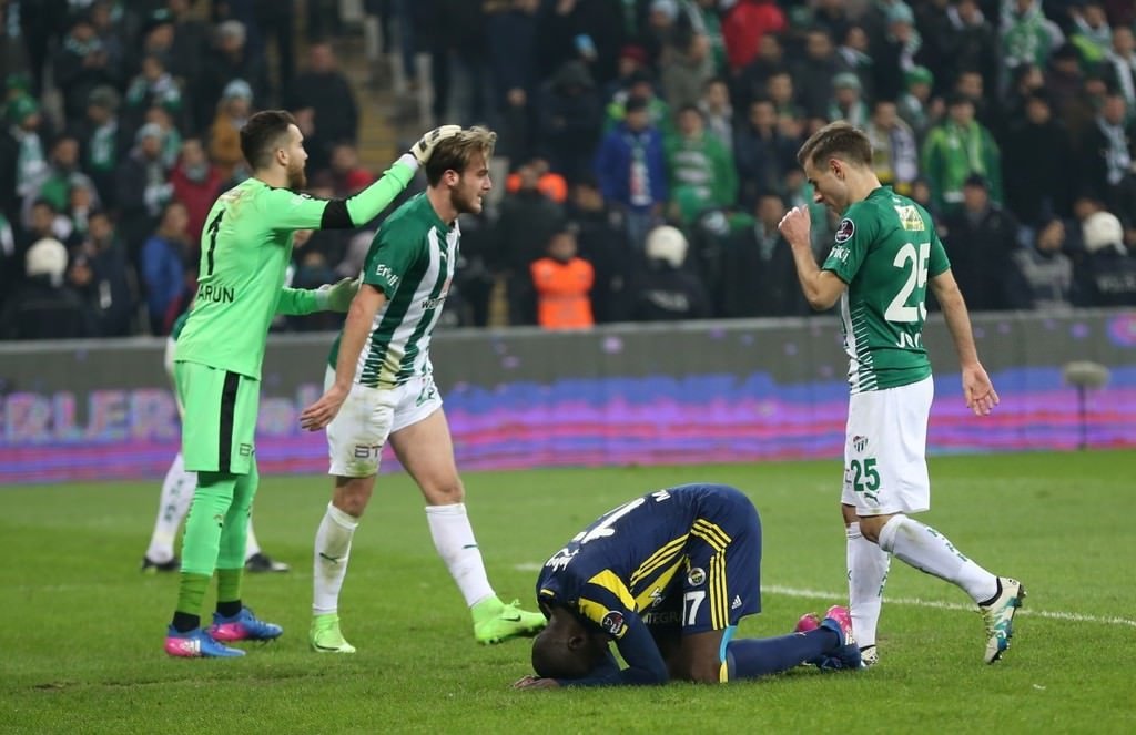 Bursaspor-Fenerbahçe karşılaşmasından kareler