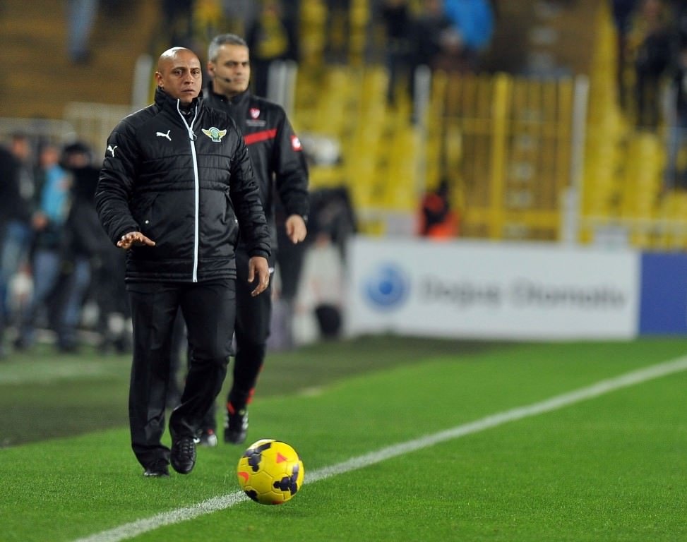 Fenerbahçe’den Roberto Carlos açıklaması