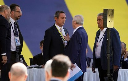 FENERBAHÇE HABERİ | Kadıköy’de Ali Koç’a tepki Aziz Yıldırım’a destek! İşte o anlar